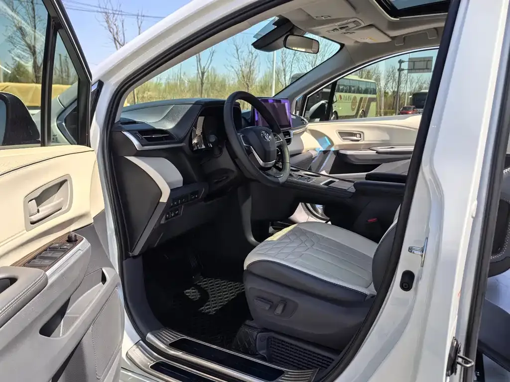 Toyota Sienna 2022 из CN, фото 4