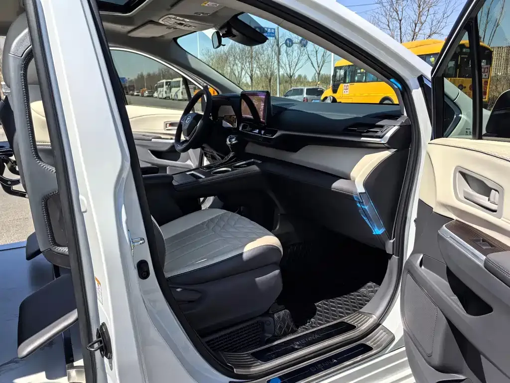 Toyota Sienna 2022 из CN, фото 9