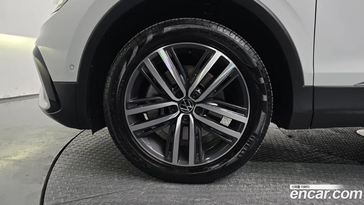 Volkswagen Tiguan — фото 6