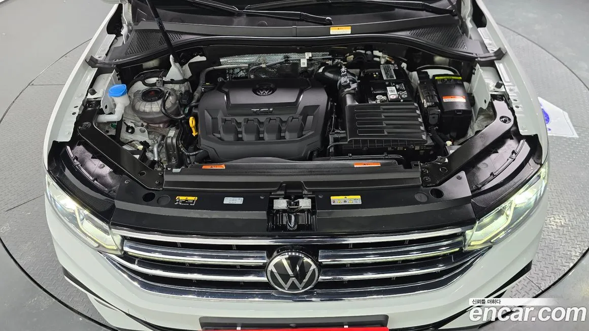 Volkswagen Tiguan — фото 10