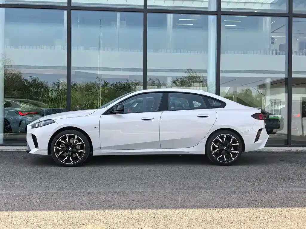 BMW 2 Series 2025 из CN, фото 2