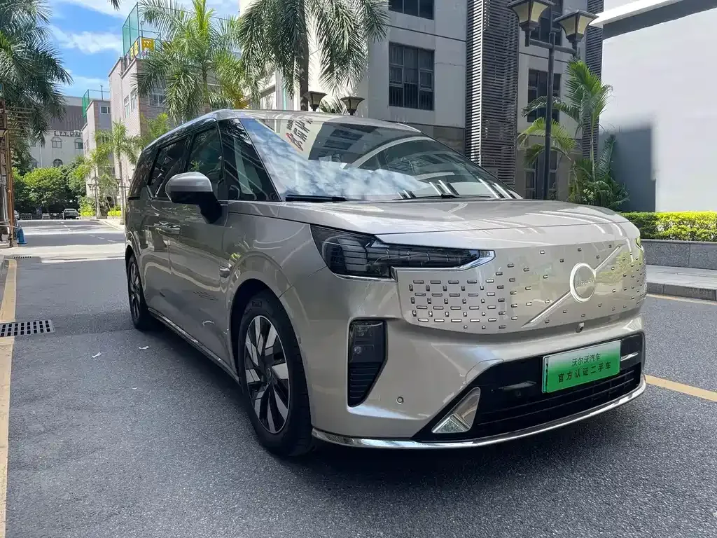 Volvo EM90 2025 из CN, фото 10