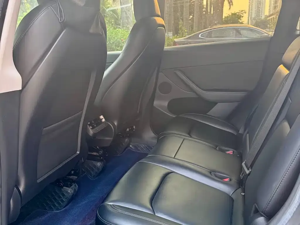 Tesla Model Y 2023 из CN, фото 2
