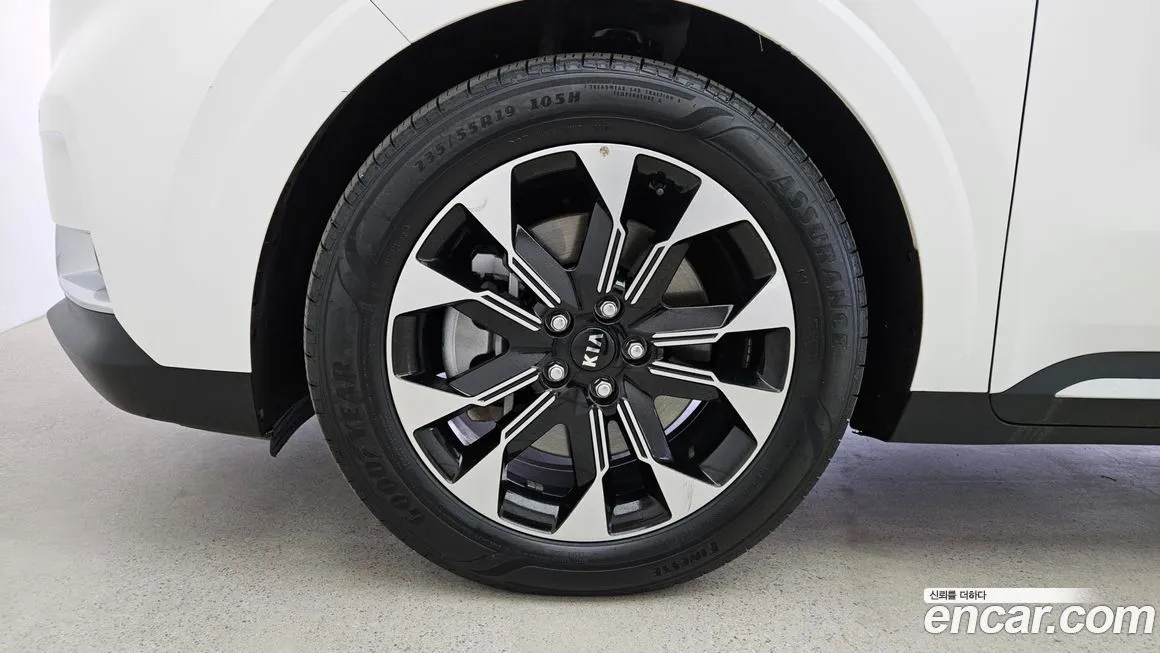 Kia Carnival — фото 10