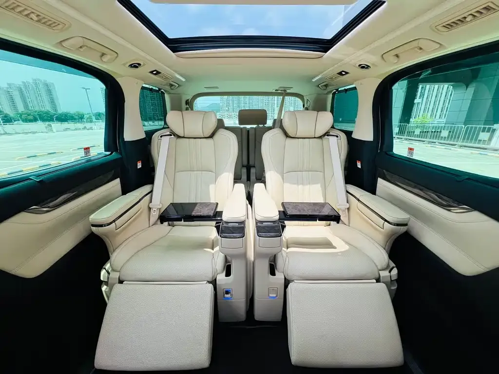 Toyota Alphard — фото 6
