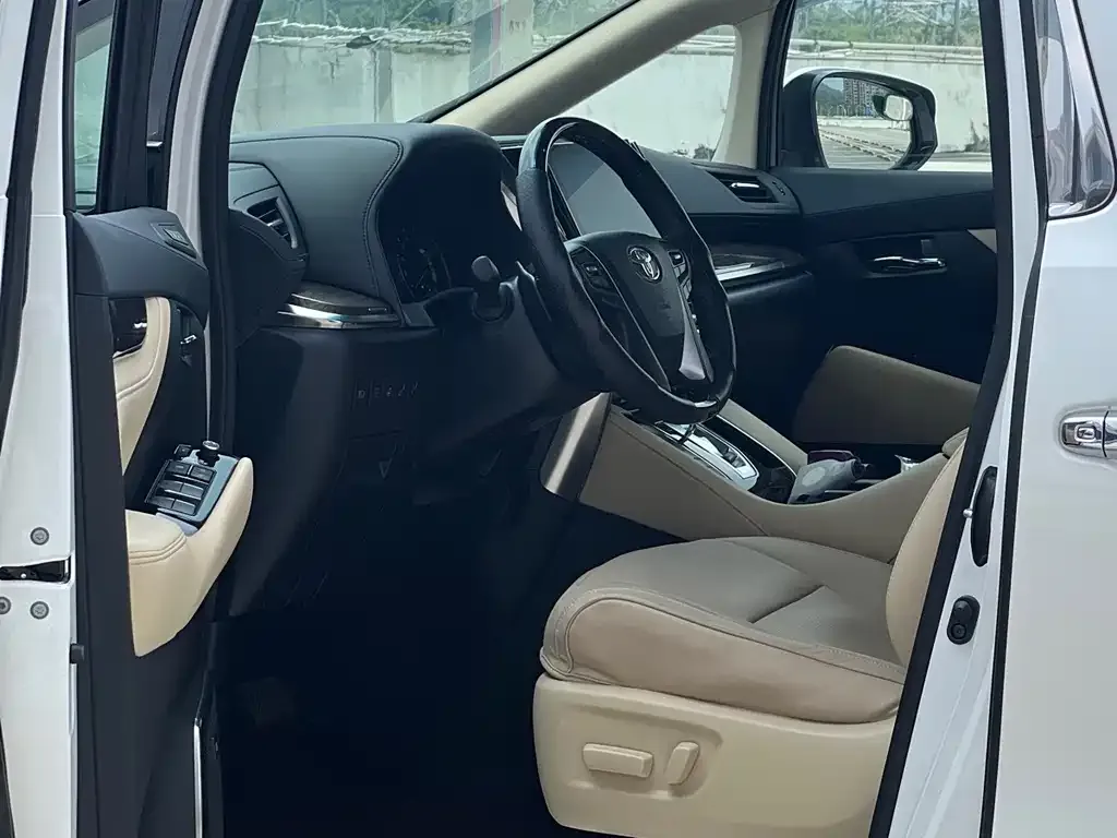 Toyota Alphard — фото 10