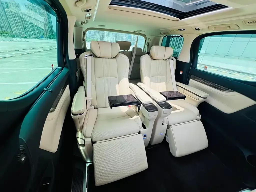 Toyota Alphard — фото 7