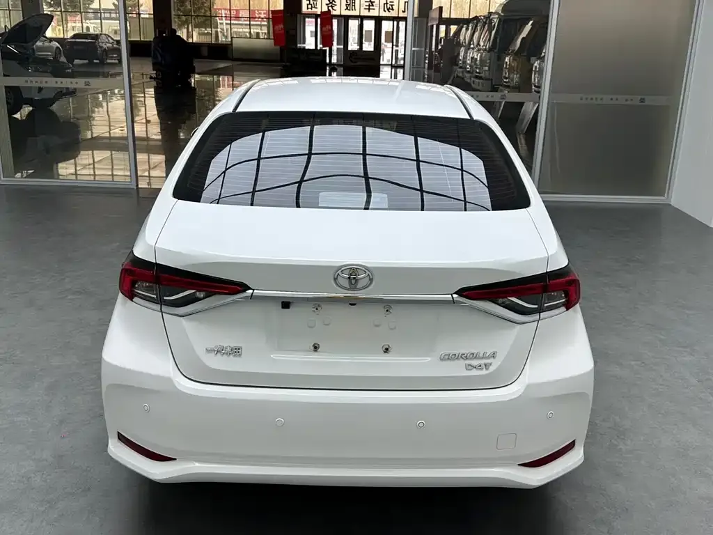 Toyota Corolla — фото 10