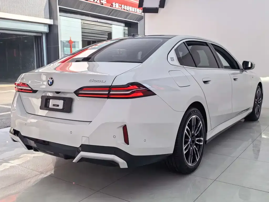 BMW 5 Series 2025 из CN, фото 10