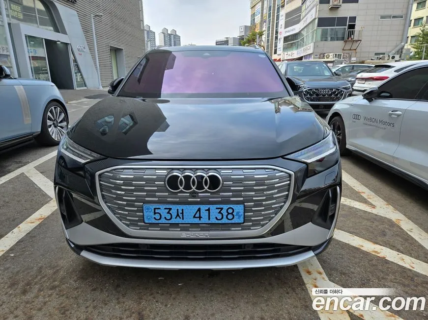 Audi Q4 e-tron — фото 1
