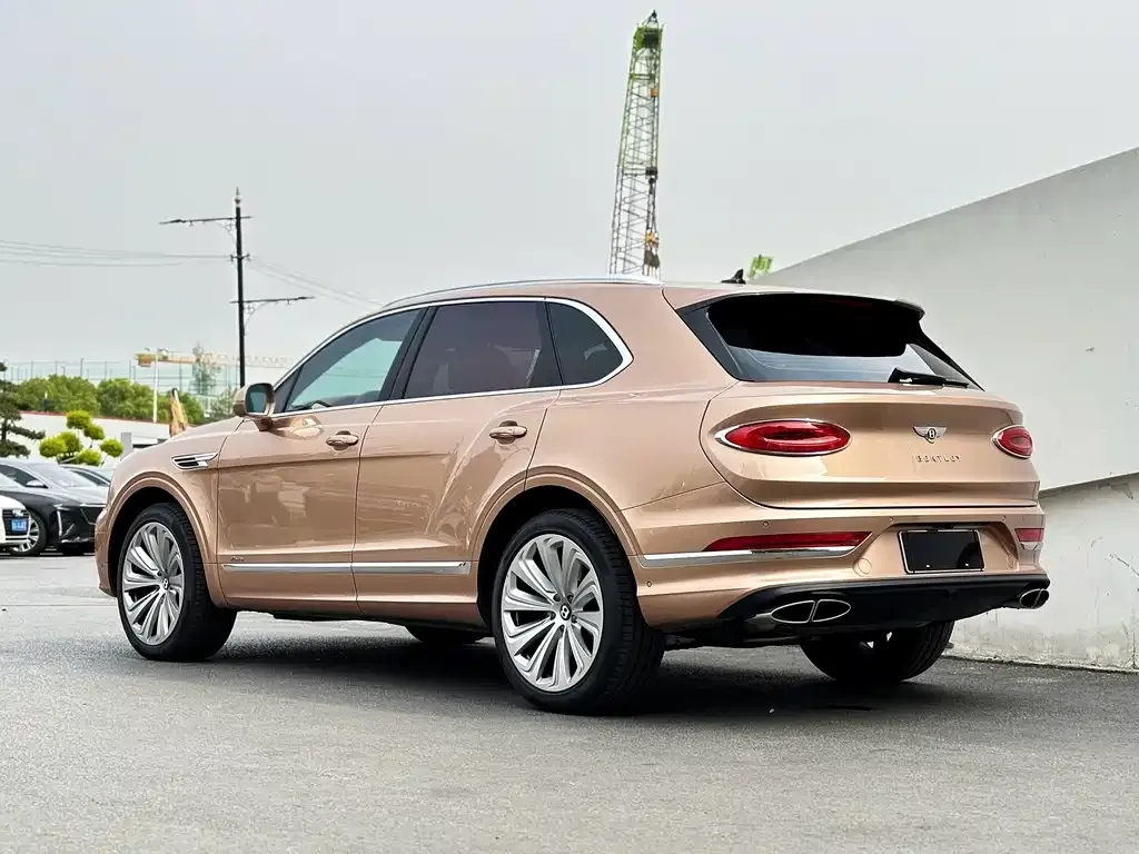 Bentley Bentayga 2024 из CN, фото 7