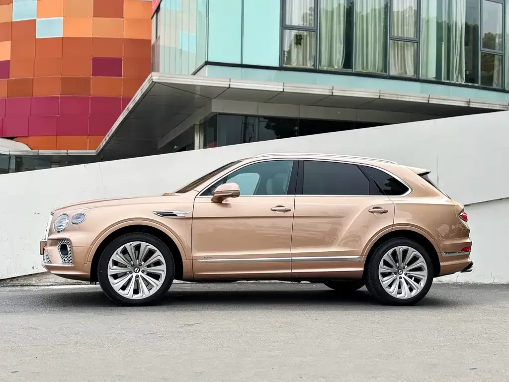 Bentley Bentayga 2024 из CN, фото 2