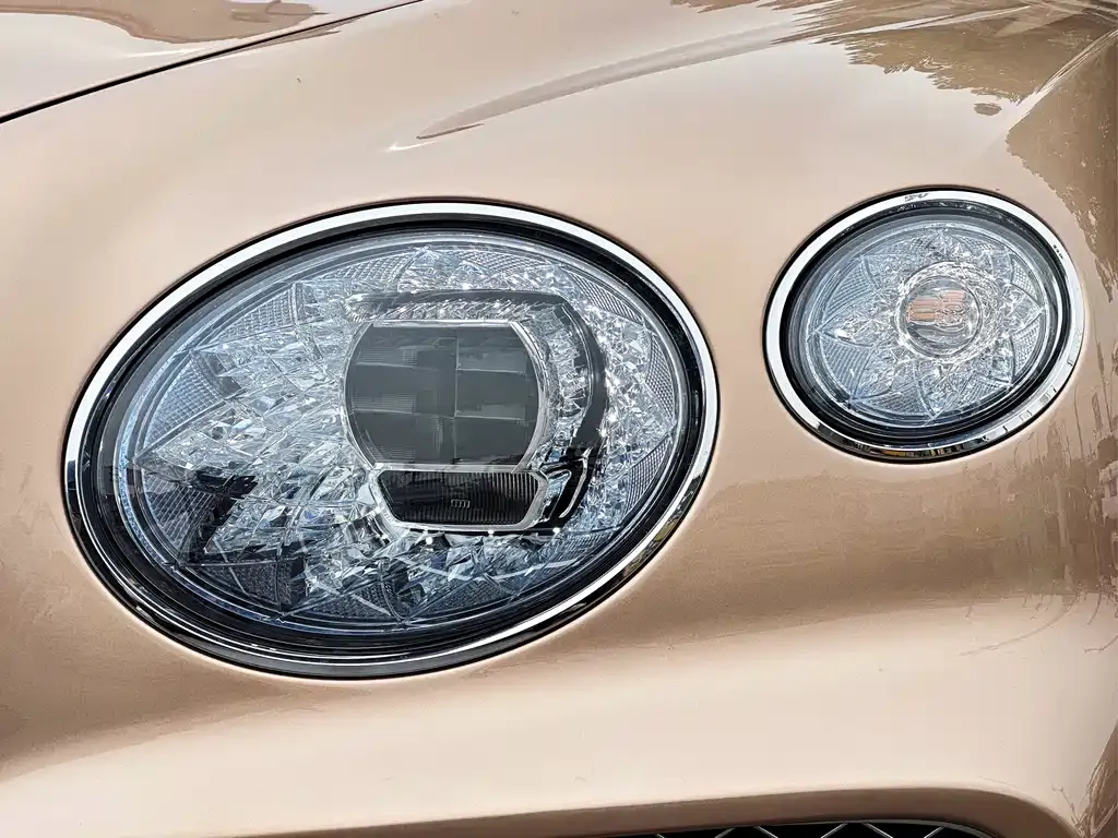Bentley Bentayga 2024 из CN, фото 4