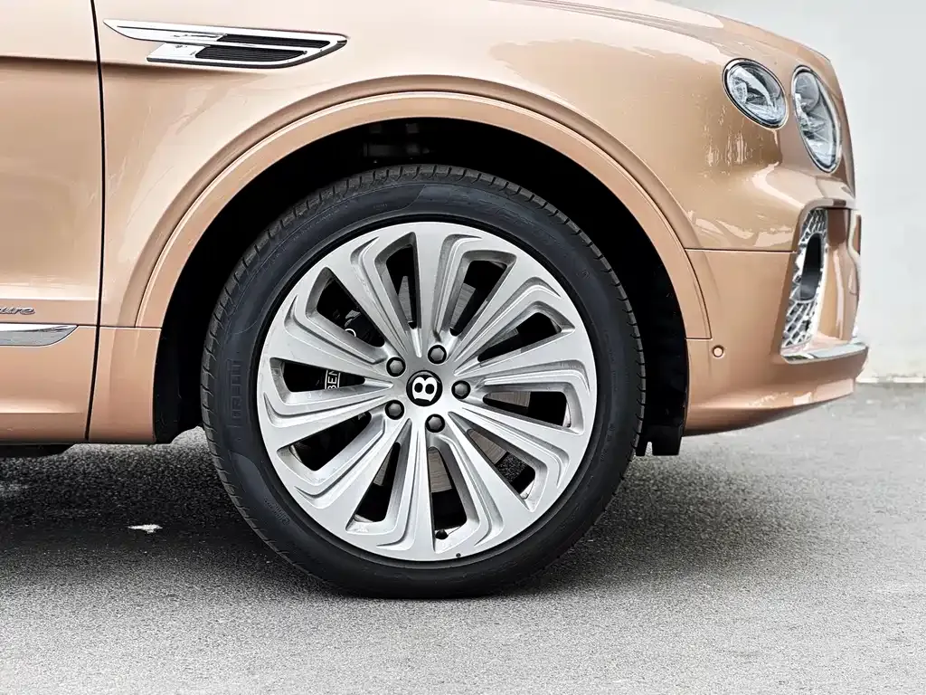Bentley Bentayga 2024 из CN, фото 3