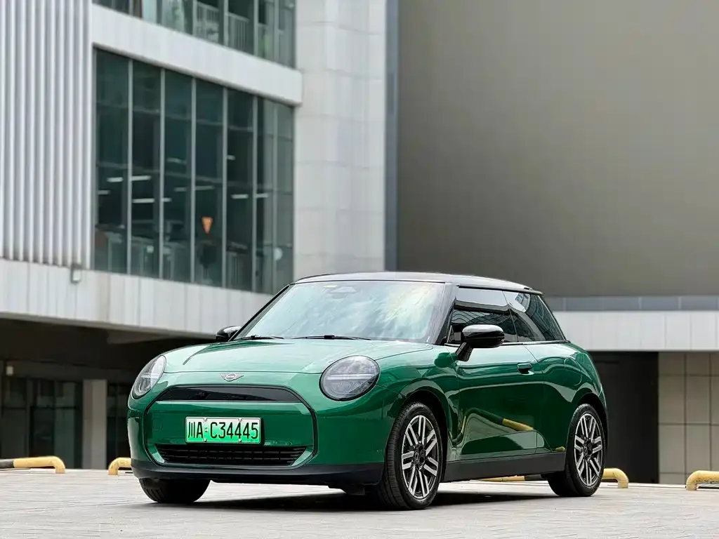 MINI Cooper EV — фото 1