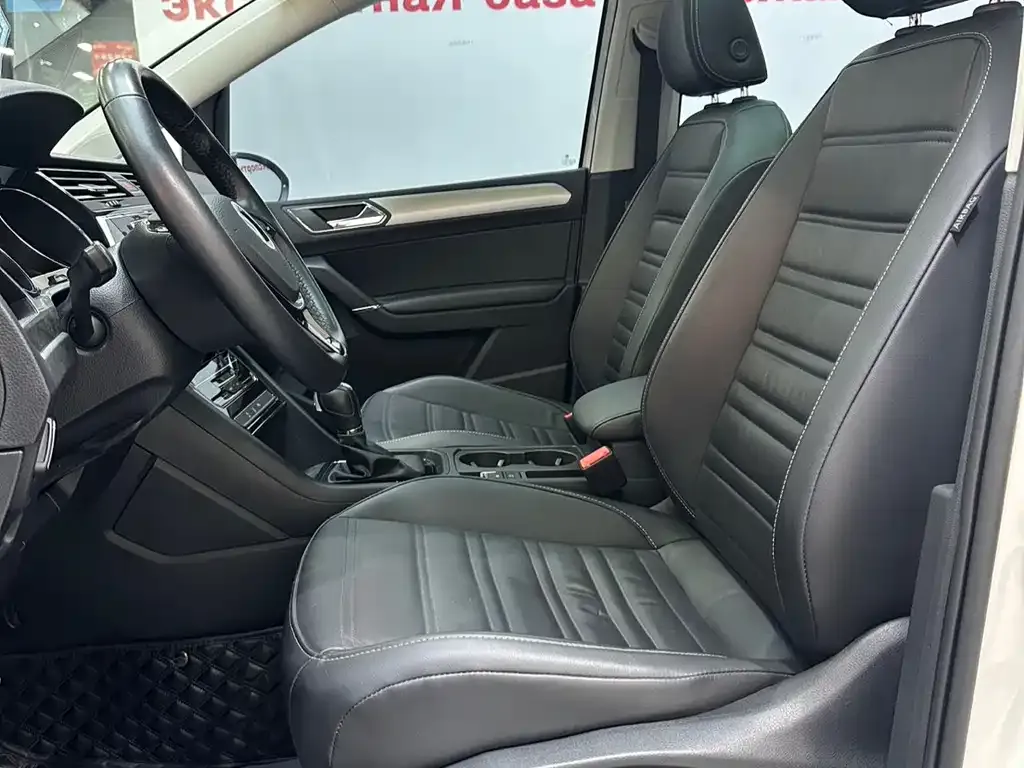 Volkswagen Touran 2022 из CN, фото 6