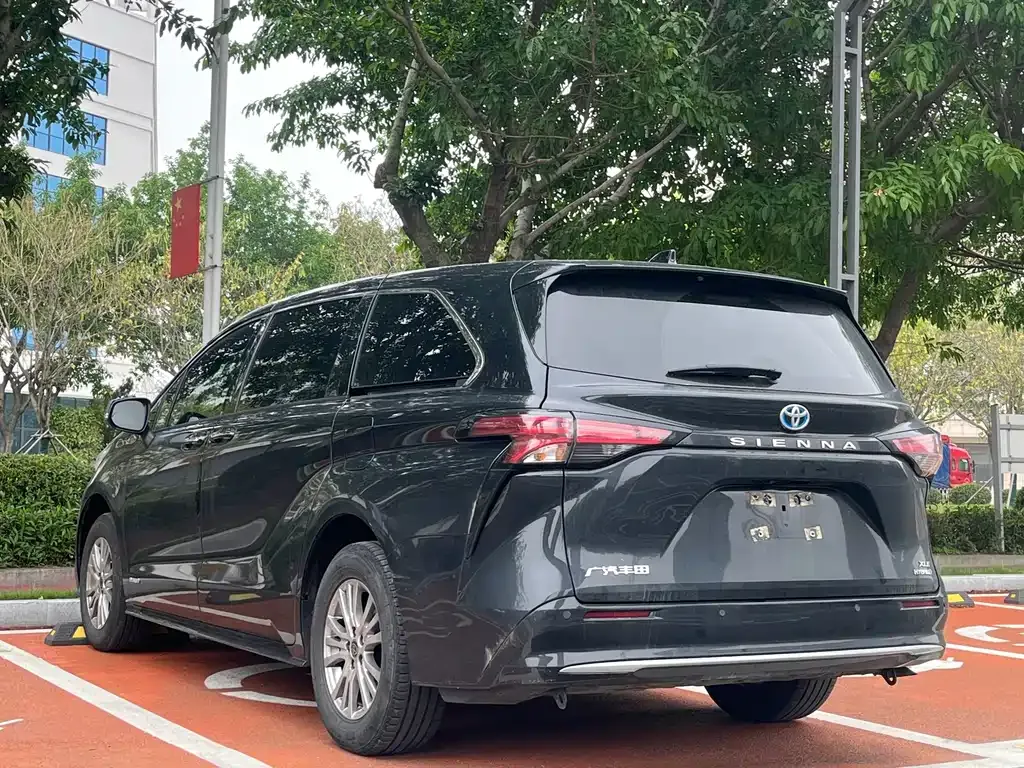 Toyota Sienna 2024 из CN, фото 6