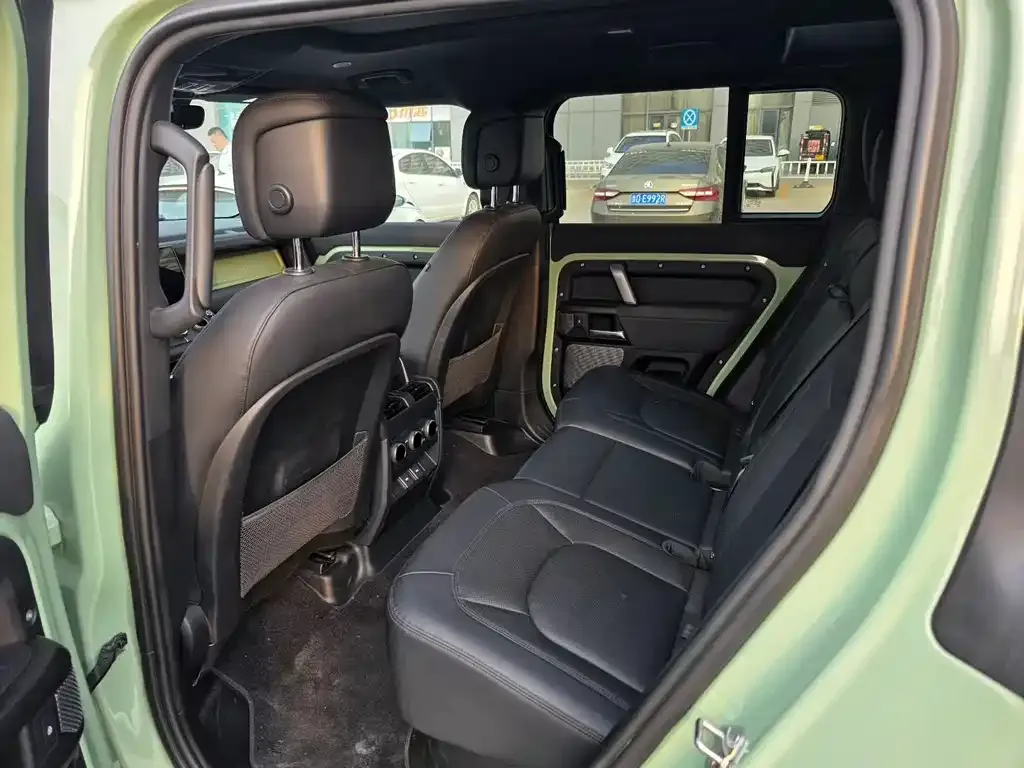 Land Rover Defender 2023 из CN, фото 2