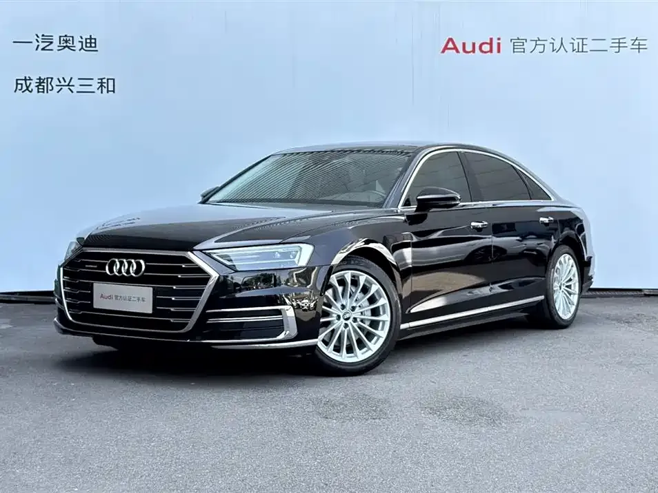 Audi A8 — фото 1