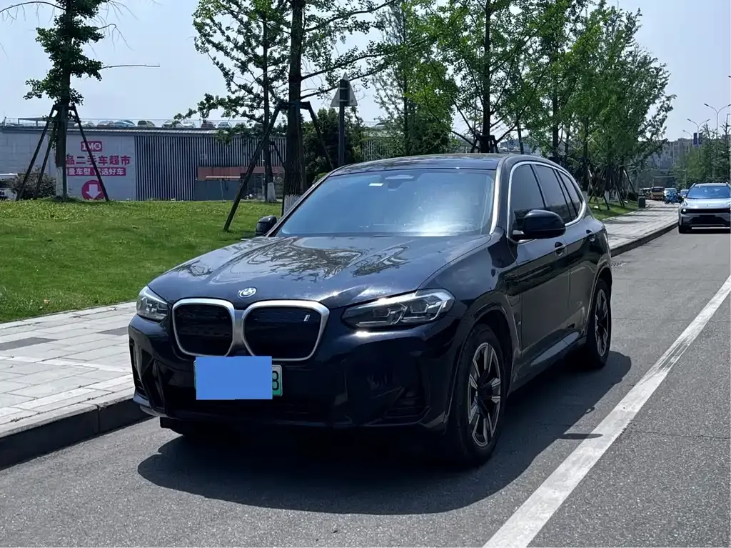 BMW iX3 — фото 1