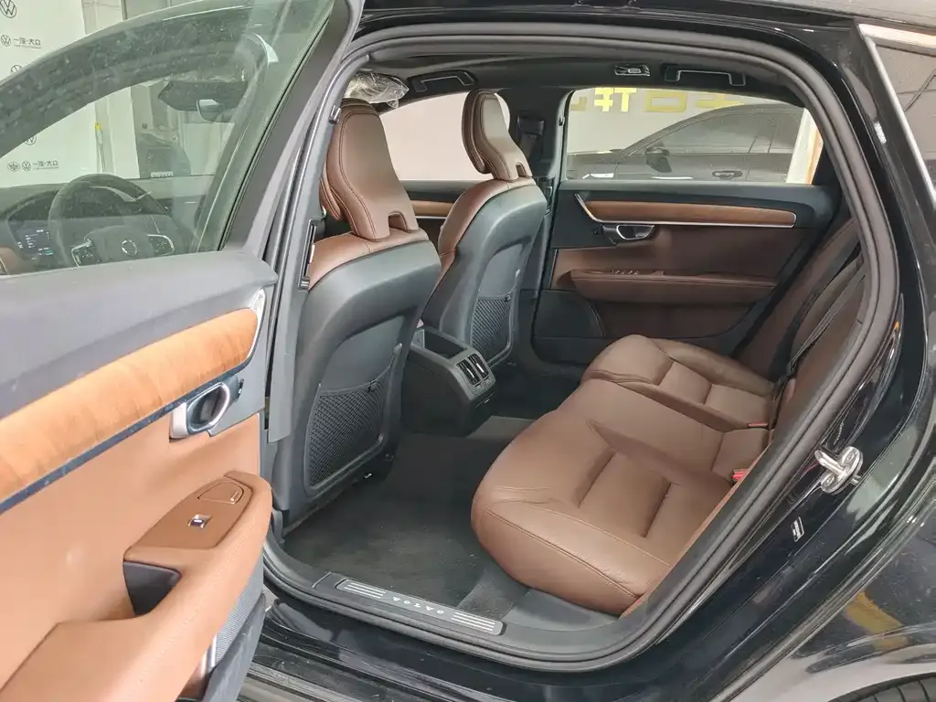 Volvo S90 2025 из CN, фото 2