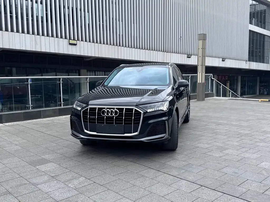 Audi Q7 2023 из CN, фото 1