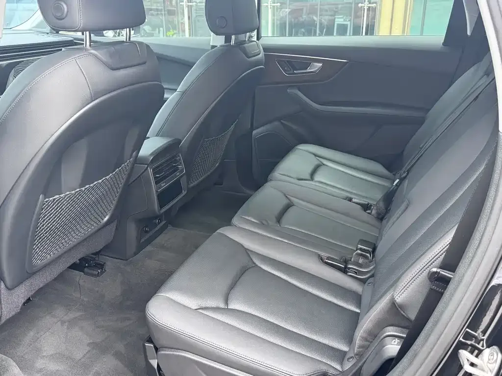 Audi Q7 2023 из CN, фото 4