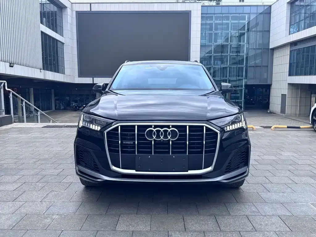 Audi Q7 2023 из CN, фото 5
