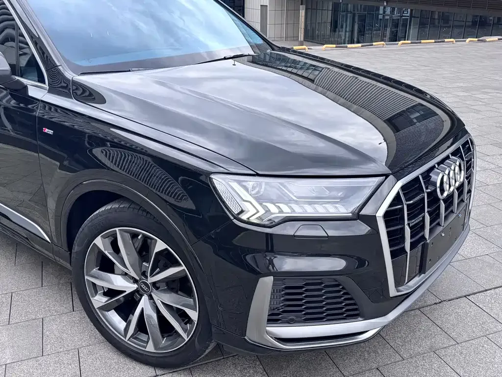 Audi Q7 2023 из CN, фото 10