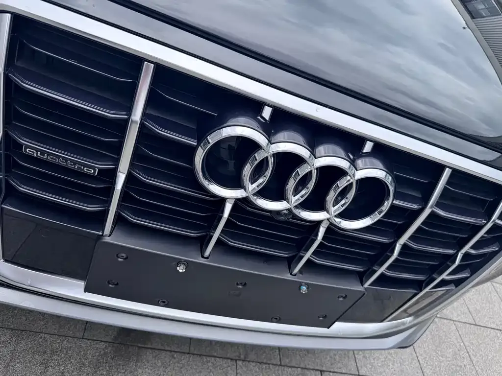 Audi Q7 2023 из CN, фото 7