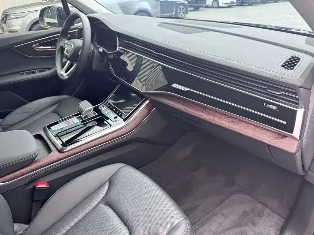Audi Q7 2023 из CN, фото 3
