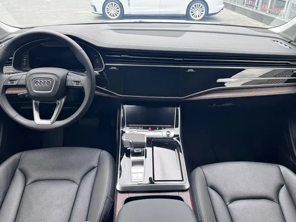 Audi Q7 2023 из CN, фото 8