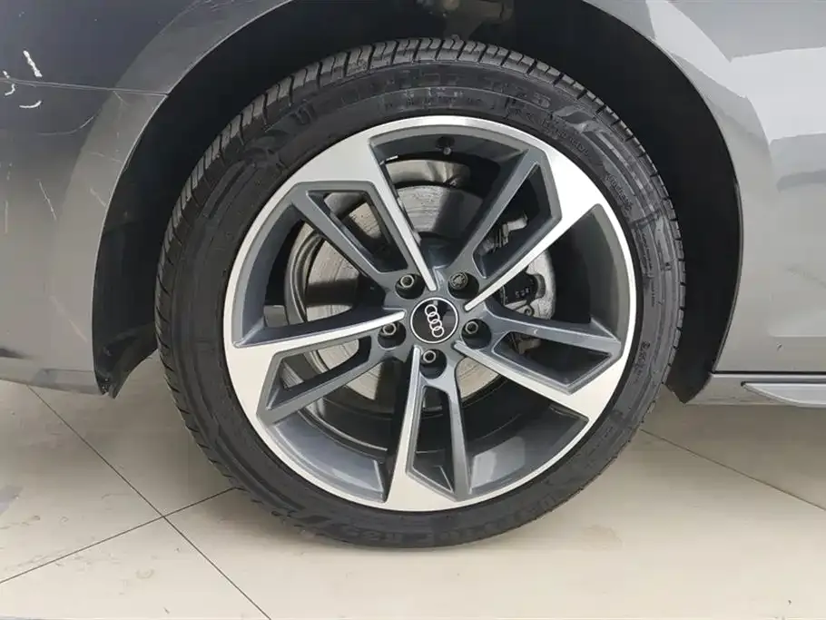 Audi A4L 2023 из CN, фото 10