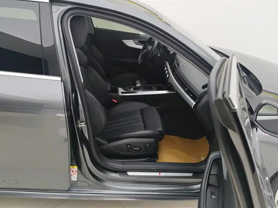 Audi A4L 2023 из CN, фото 7