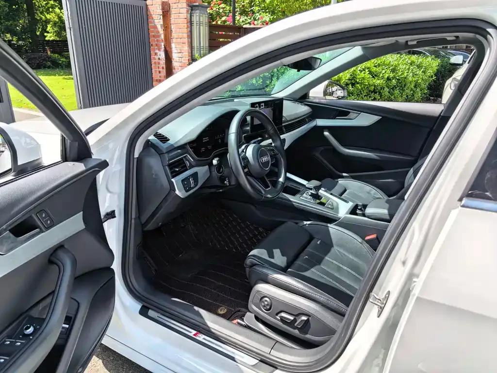 Audi A4L 2022 из CN, фото 8