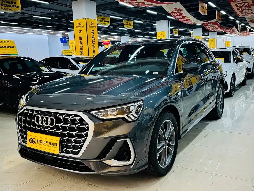 Audi Q3 — фото 1