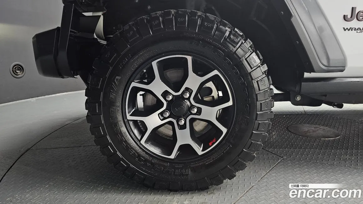 Jeep Wrangler — фото 7