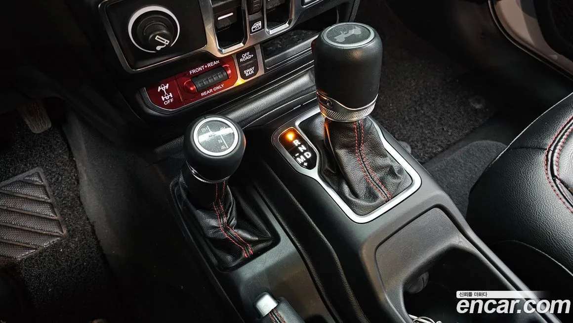 Jeep Wrangler — фото 6