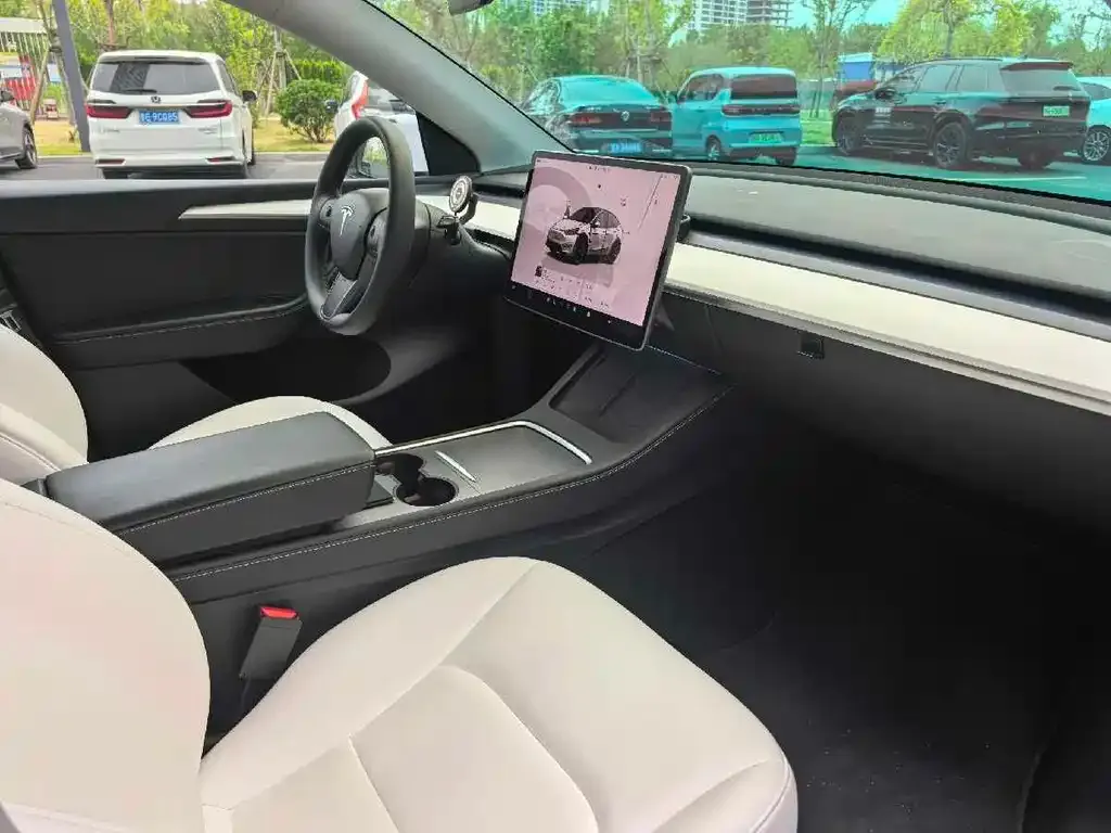 Tesla Model Y — фото 4