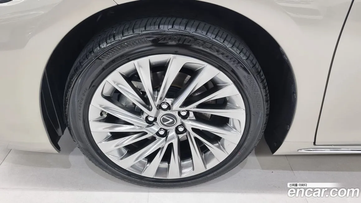 Lexus ES 2026 из KR, фото 2