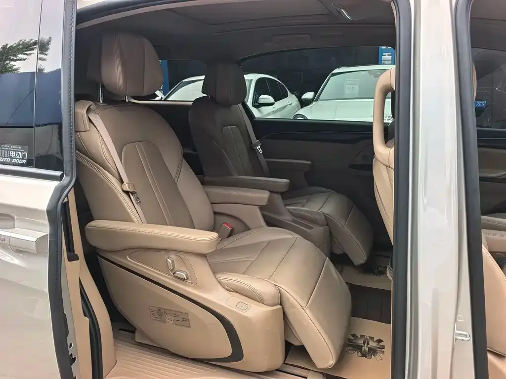 Buick GL8 2021 из CN, фото 6