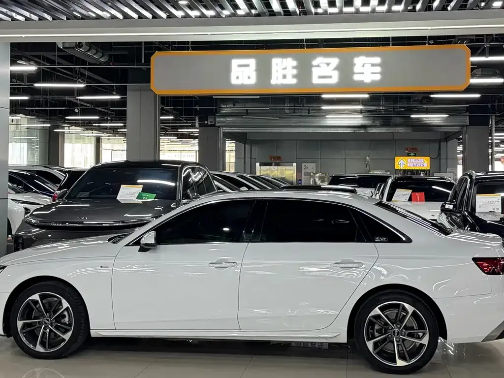 Audi A4L 2022 из CN, фото 5