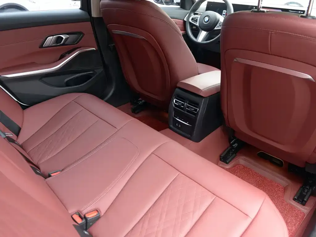 BMW 3 Series 2023 из CN, фото 7