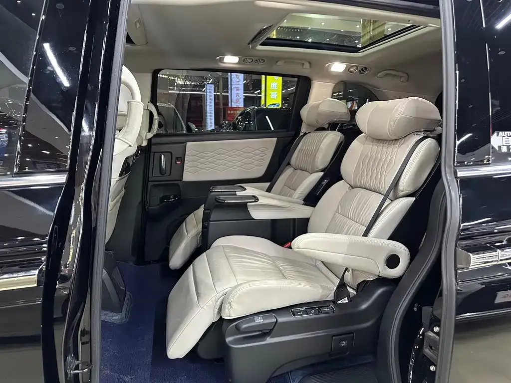 Honda Elysion 2024 из CN, фото 5