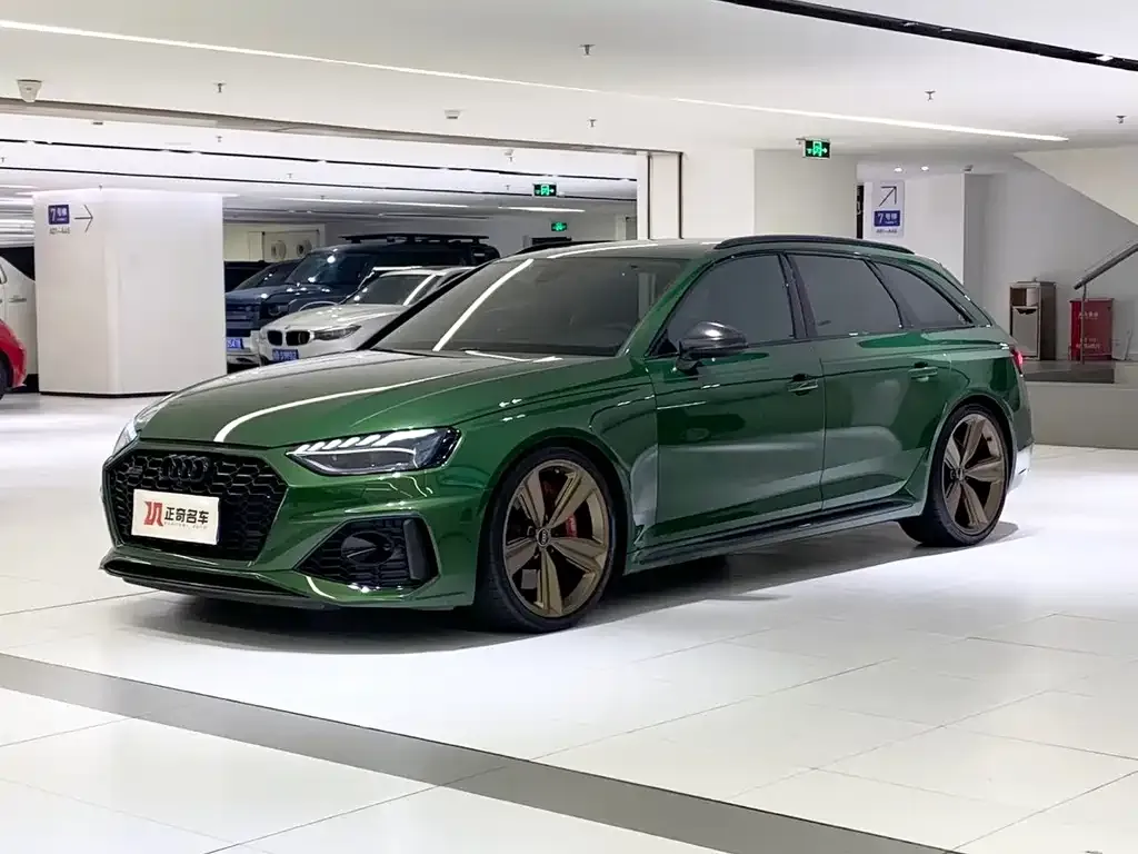 Audi RS 4 — фото 1