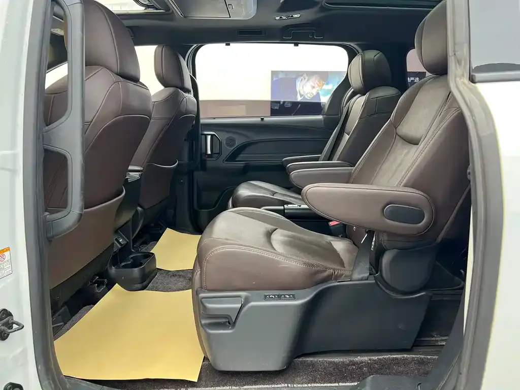 Toyota Sienna 2024 из CN, фото 7