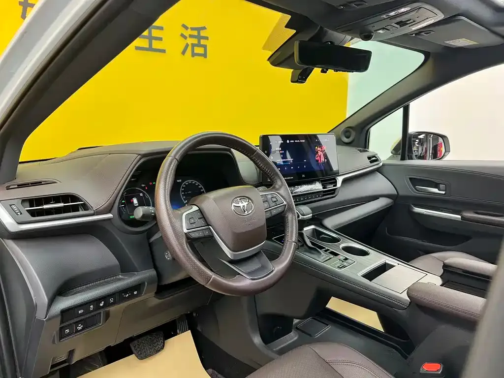 Toyota Sienna 2024 из CN, фото 3