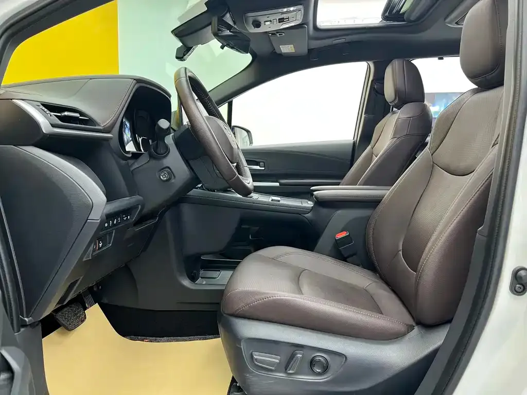 Toyota Sienna 2024 из CN, фото 8