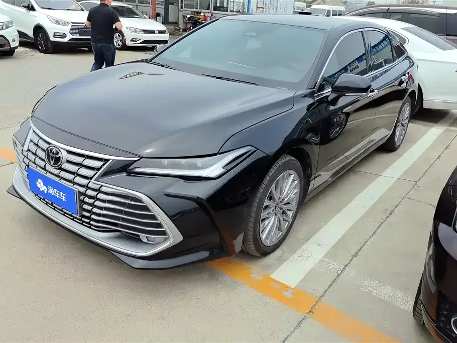 Toyota Avalon — фото 1