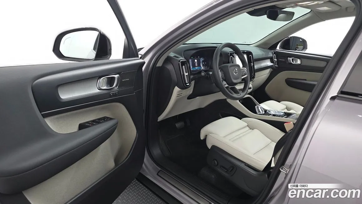 Volvo XC40 2026 из KR, фото 9